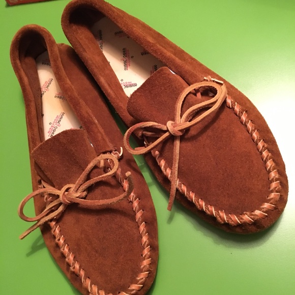 minnetonka moccasins mens slippers